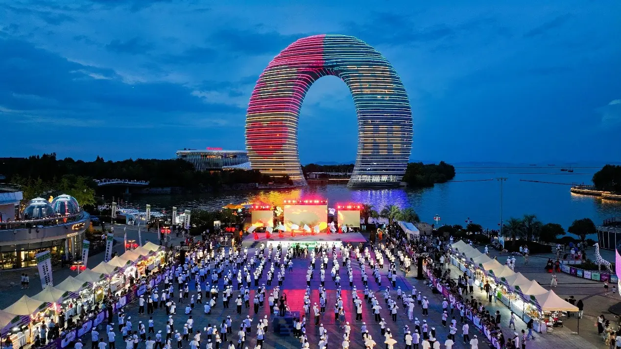 彩纷呈, 还创办了篮, 现场观众的 彩纷呈, 还创办了篮, 现场观众的