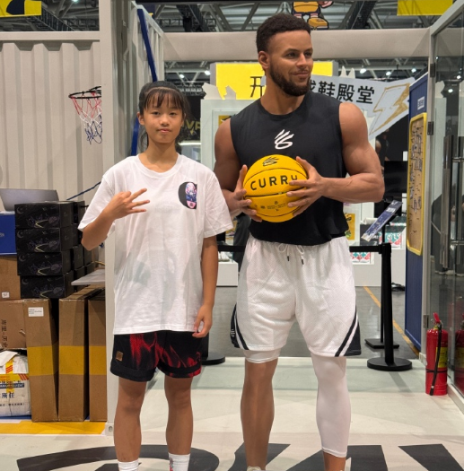 来到活动现 来到活动现