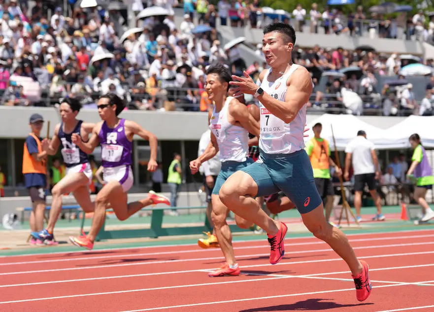 亚瑟士, 决赛, 加了垂直下 亚瑟士, 决赛, 加了垂直下