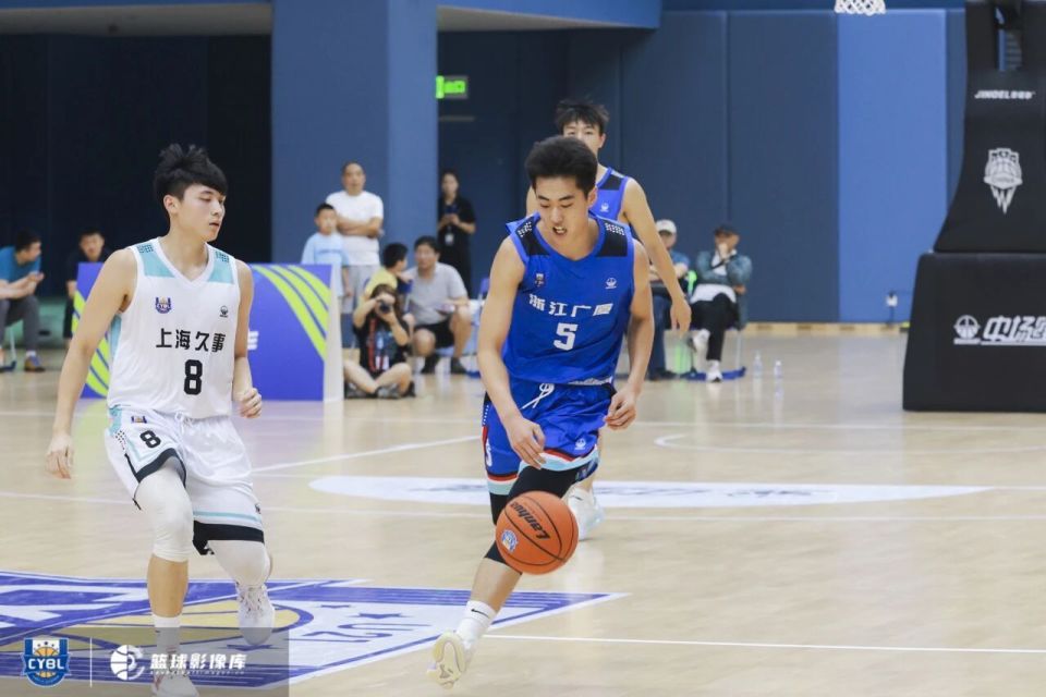 些的队员 些的队员